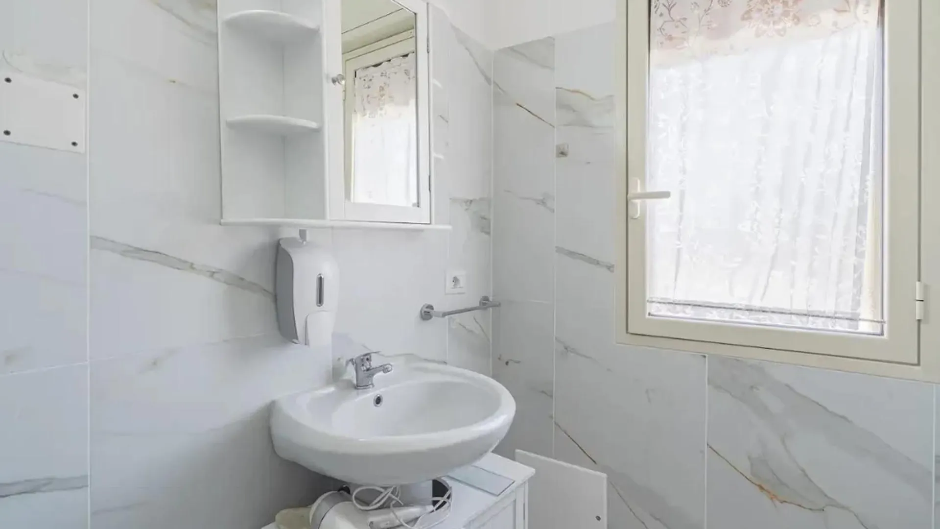 Charming House In Fontane Bianche With Private Garden Villa